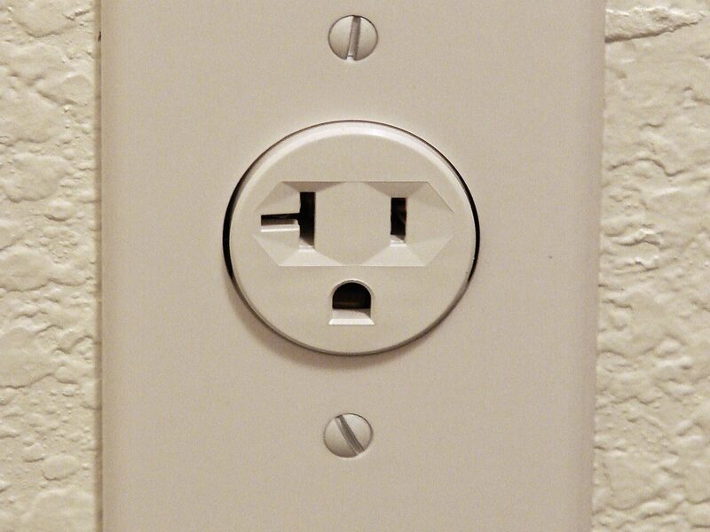 20 A 125 V NEMA 5-20R Receptacle for Inverter Output Panels
