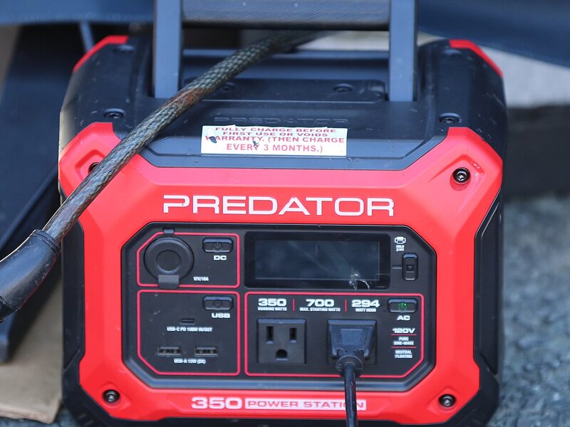 294 Wh Rugged Job-Site Power Station, 350 W, 2 x NEMA 5-15